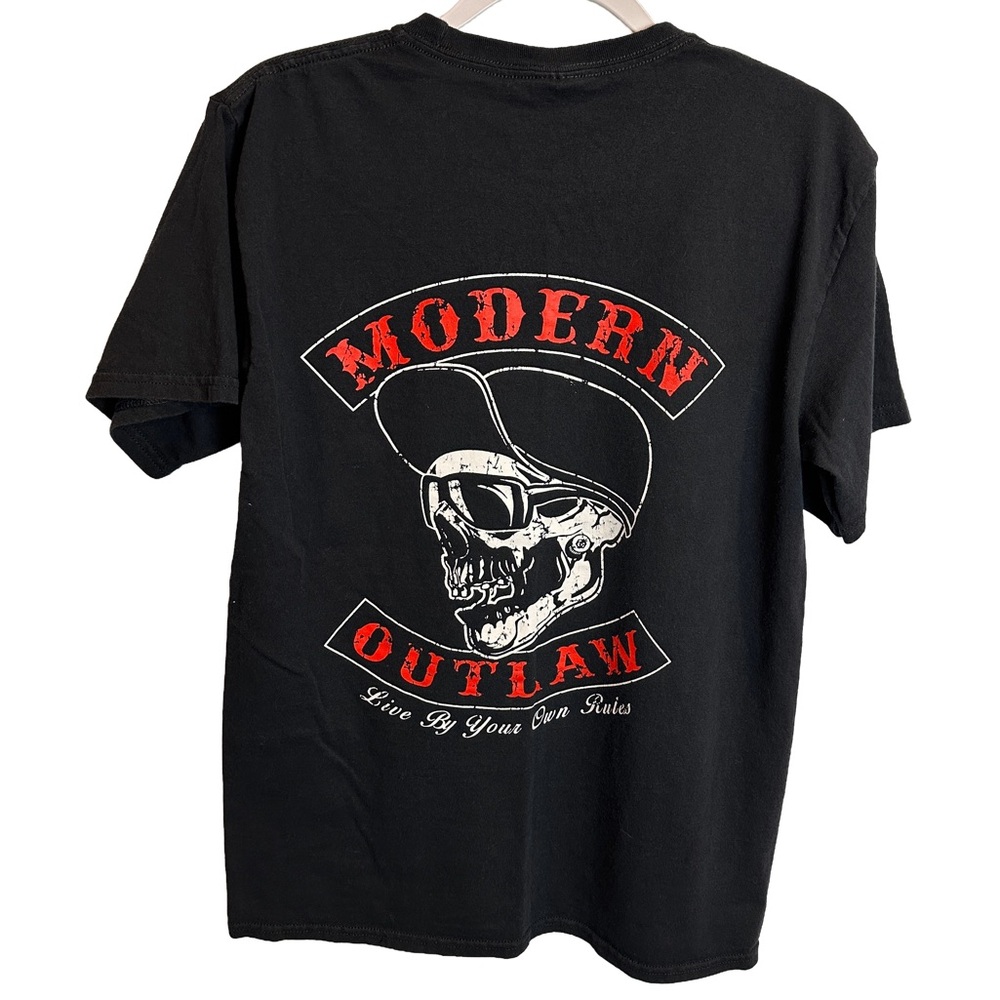 Modern Outlaw White Flip Bill Black Graphic Skull Tee Medium